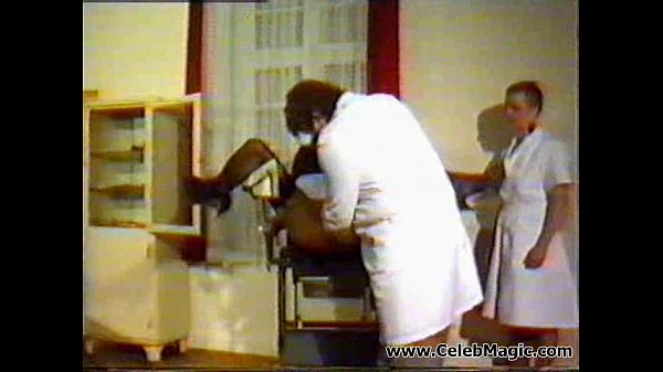 Muschi Dehnung auf dem Sklavenstuhl