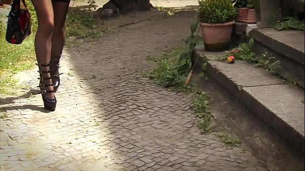 Reiches Paar fickt junge Sex Sklavin beim 3er